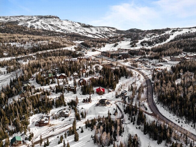 Building Photo - 220 Circle Dr