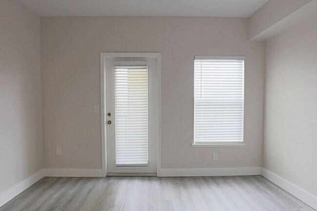 Building Photo - 11480 Villa Grand