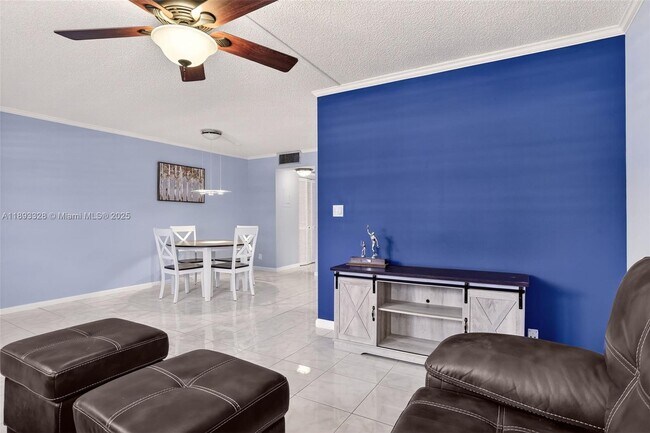 Building Photo - 2405 Antigua Cir