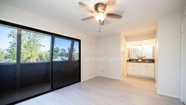 Building Photo - 1329 S Mitchell Dr