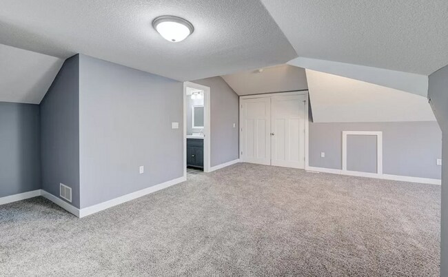 Building Photo - 2406 Woodland Ave