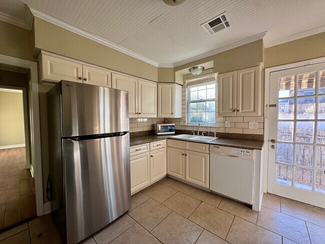 Building Photo - 1822 Homer St