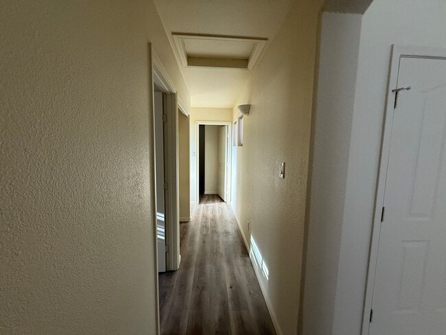 Building Photo - Updated Rental Available Now!