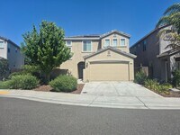 Building Photo - Beautiful 3 Bedroom 2.5 bath home with loft.