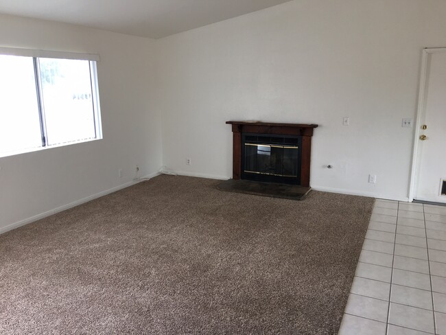 Building Photo - CLEAN 3 bedroom Apple Valley house on larg...