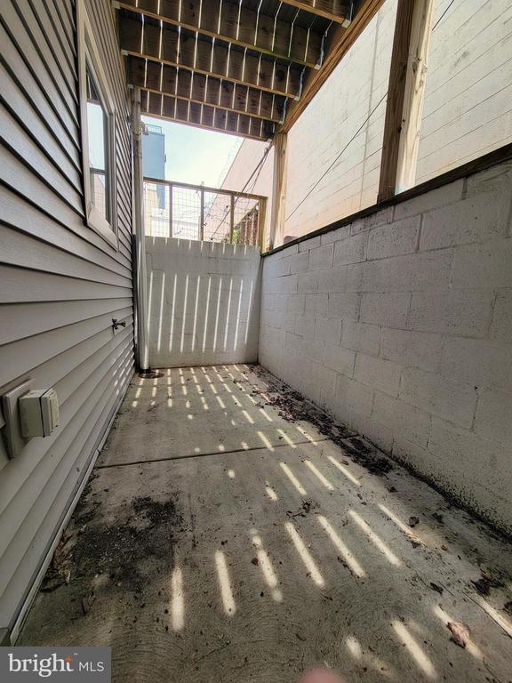 Building Photo - 1009 S Chadwick St