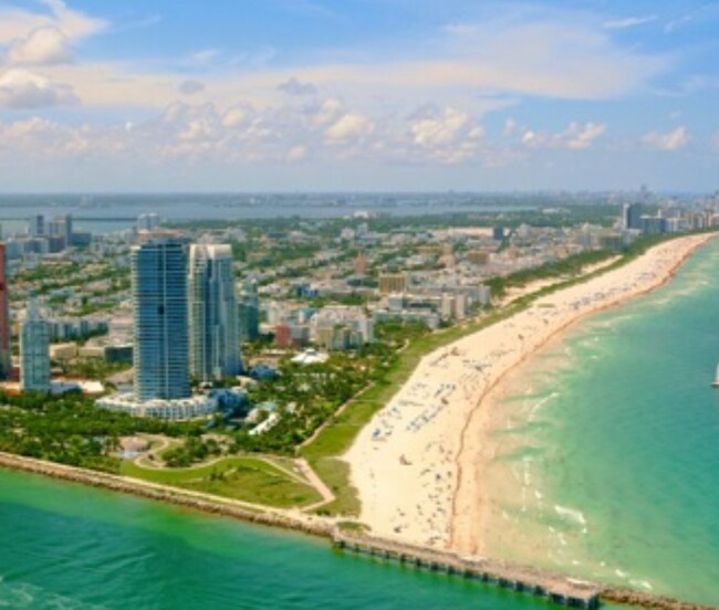 Building Photo - 400 S Pointe Dr