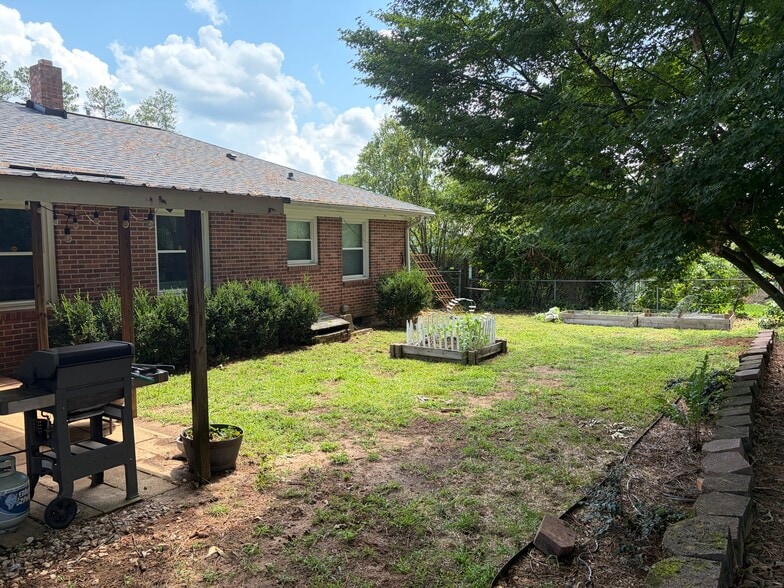 Building Photo - 1416 Waccamaw Dr