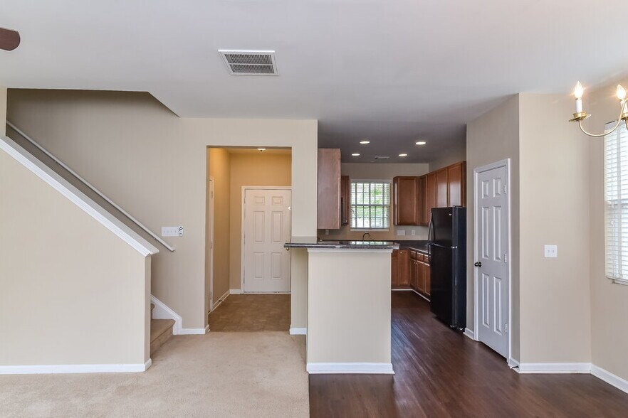 Building Photo - 3625 Roseman Landing