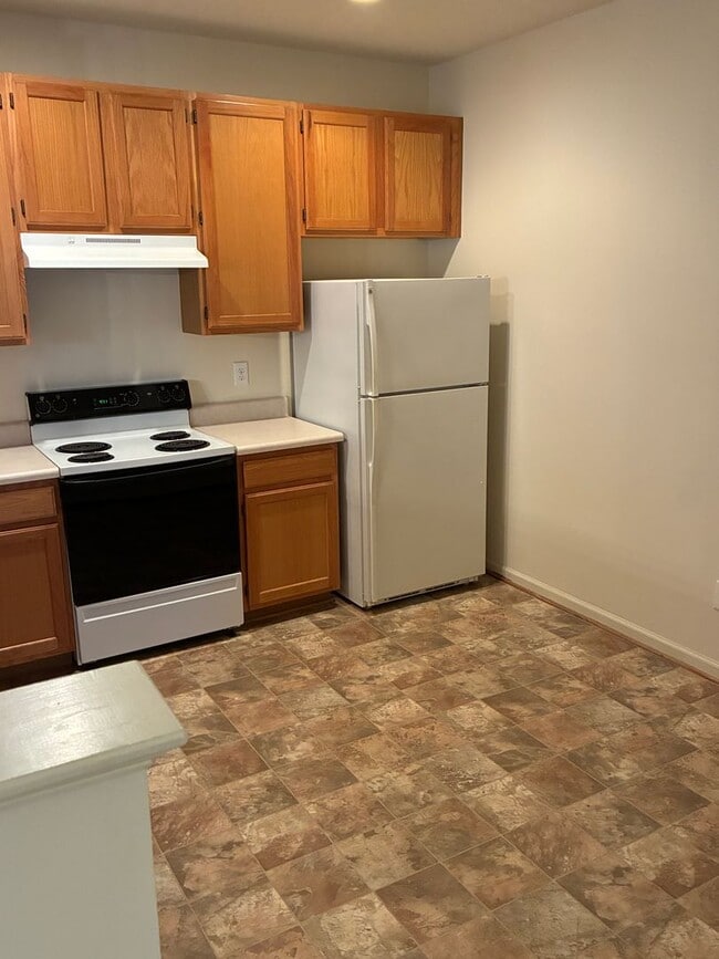 Building Photo - Willow Lakes - Yorktown