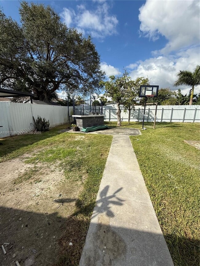 Building Photo - 22020 SW 114th Ave