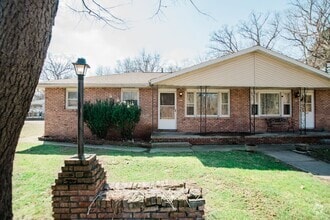 Building Photo - 3 bedroom / 1 bathroom Duplex in Portage