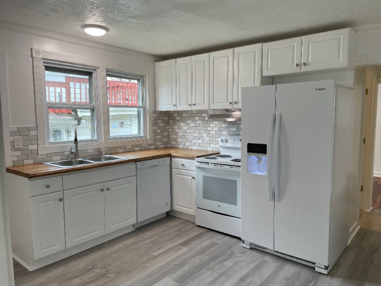 Building Photo - 1007 E Unaka Ave