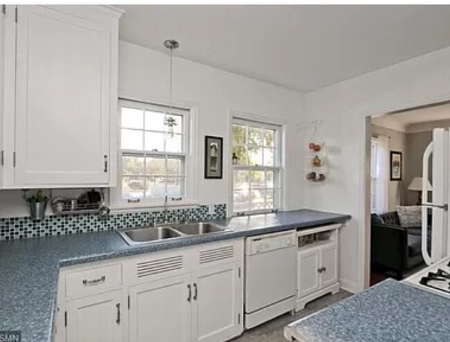 Building Photo - 1119 Van Buren Ave