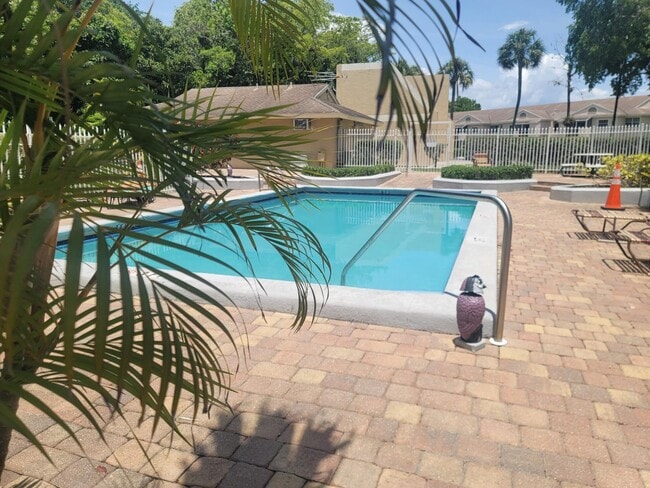 Building Photo - 671 Cypress Lake Blvd