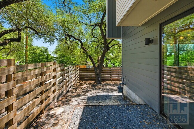 Building Photo - 3202 Clawson Rd