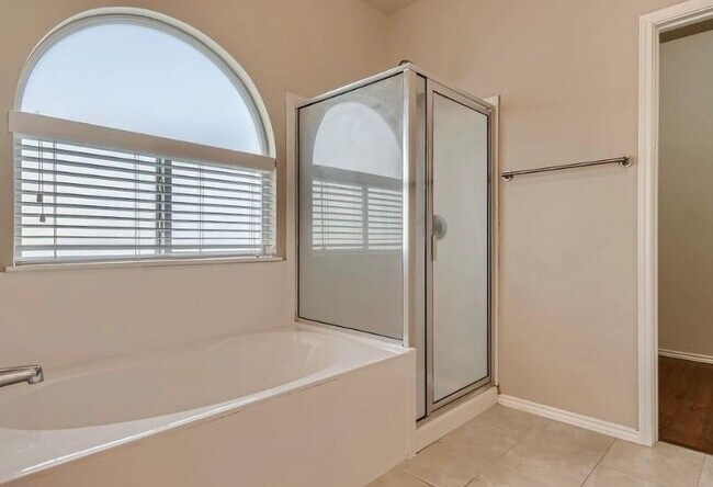 Building Photo - 301 Comal Run