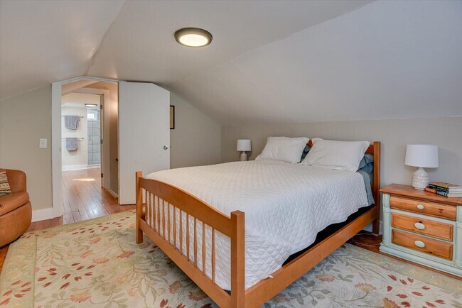 Building Photo - 126 Horry St SE