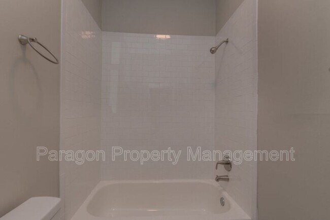 Building Photo - 2158 Broad St