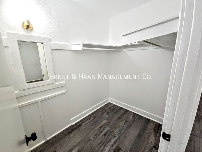 Building Photo - 1306 E Hellman St