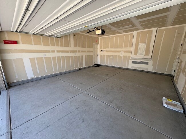 Building Photo - Lovely SE Tulare available now!