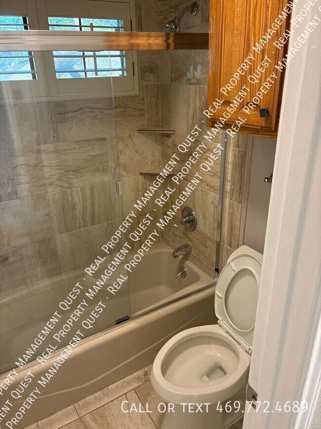 Building Photo - 410 Peacock Cir