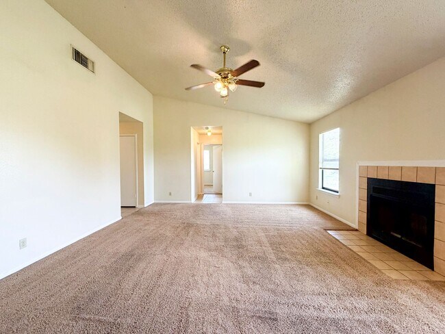 Building Photo - 2607 Bluebonnet Dr