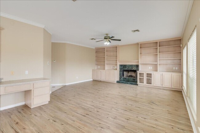 Building Photo - 7426 Lake Travis Dr
