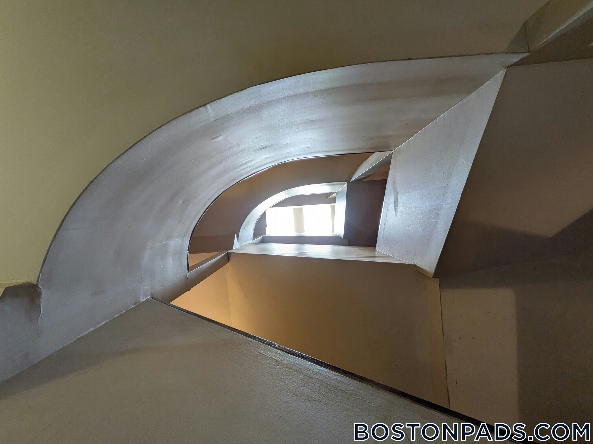 Building Photo - 390 Riverway