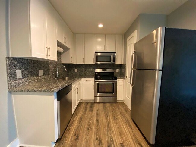 Building Photo - 3411 Lynridge Dr