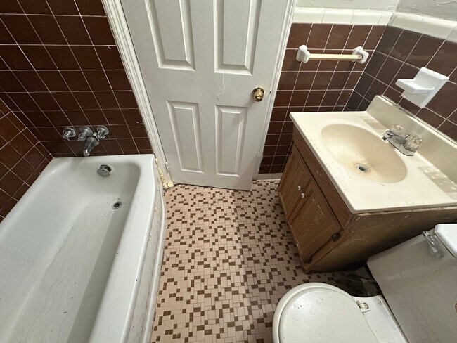 Building Photo - 3 bedrooms - West Augusta Rental – (30909) Living room, and den-Convenient location close to shop...