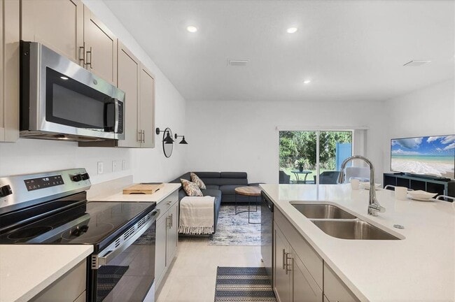 Building Photo - 15032 Cuzcorro Ct