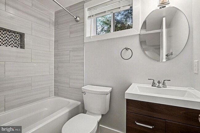 Building Photo - 1719 Frankford St SE