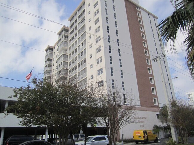 Building Photo - 16699 Collins Ave