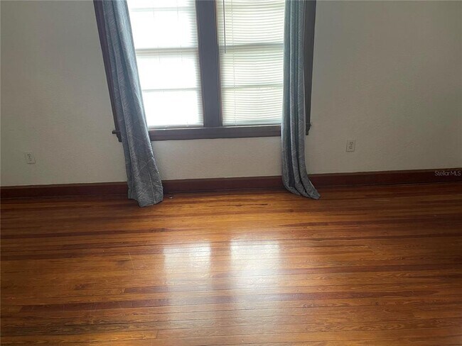 Building Photo - 1002 Drew St