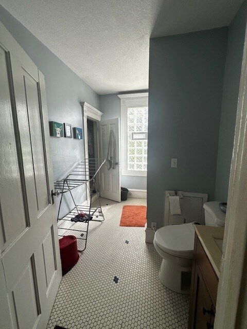 Building Photo - 2117 Bryant Ave S