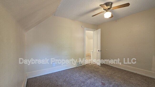 Building Photo - 912 9th St N