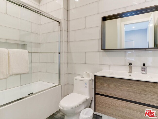 Building Photo - 4830 Pickford St