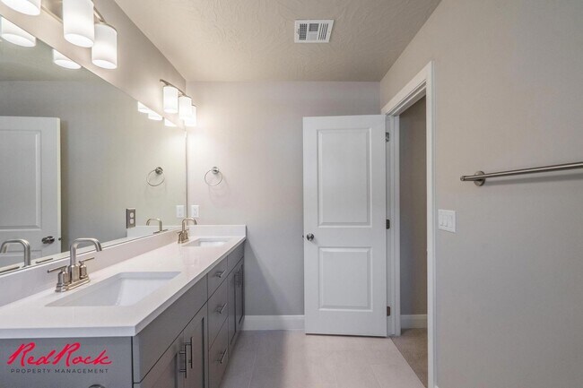 Building Photo - Welcome to Your Dream Home!