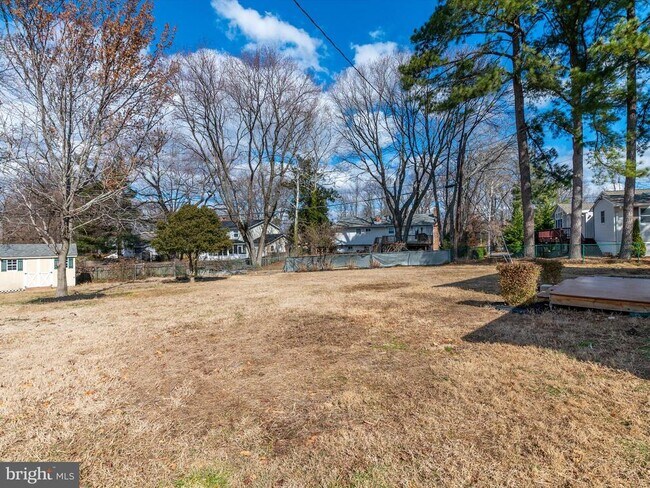 Building Photo - 402 S Cherry Grove Ave