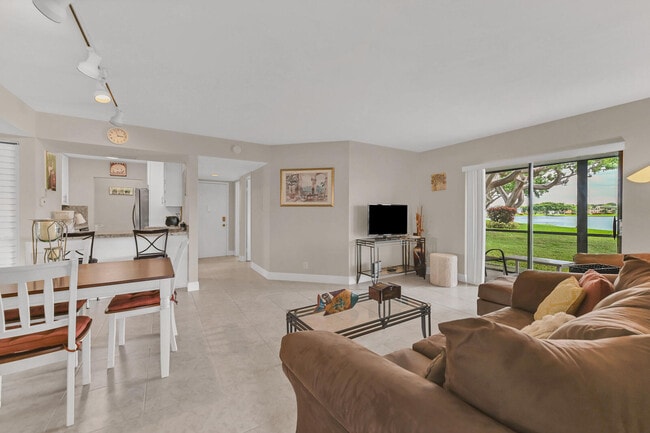 Building Photo - 15465 Lakes of Delray Blvd