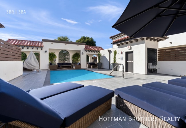 Building Photo - 5020 Woodman Ave Sherman Oaks, CA 91423