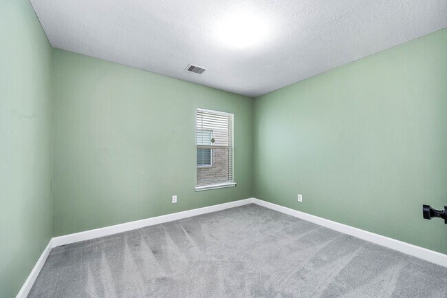 Building Photo - 5006 Riverbridge Ct