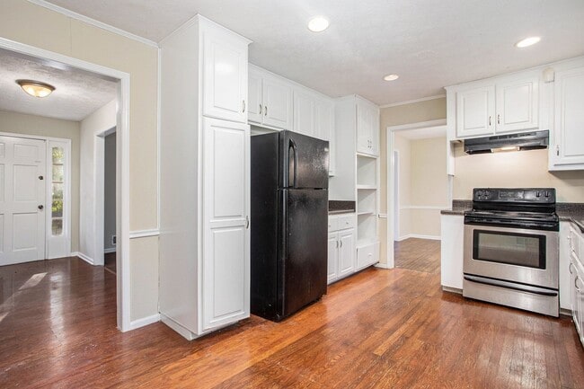 Building Photo - 4 bdrm, 2.5 bath in Stonecrest