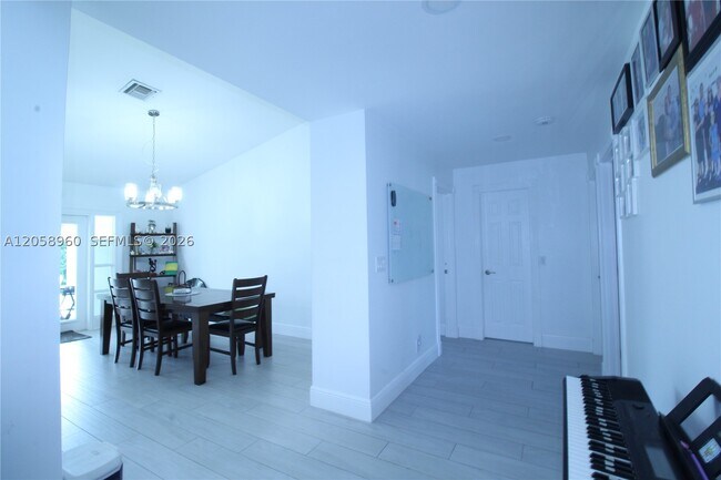 Building Photo - 6486 Woodbury Rd