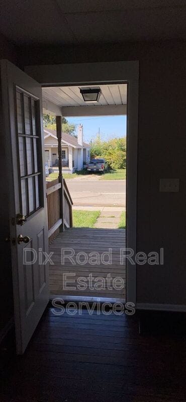 Building Photo - 526 Brandt St