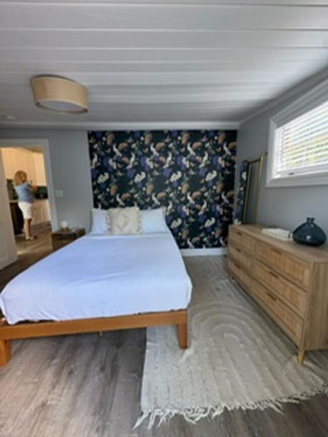 Building Photo - Old Town Cottage Ready for Move In!