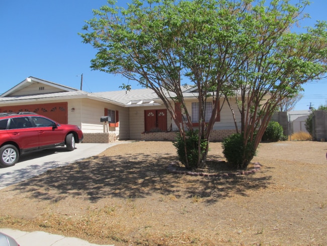 Building Photo - 2526 Golfers St