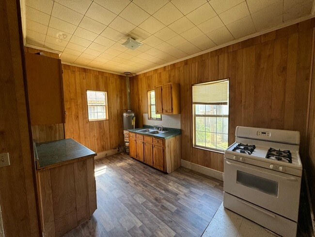 Building Photo - "Like New" Home In Bossier