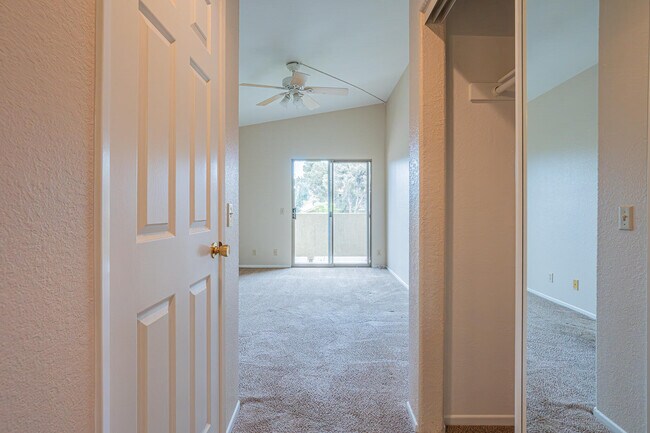 Building Photo - 450 Tava Ln